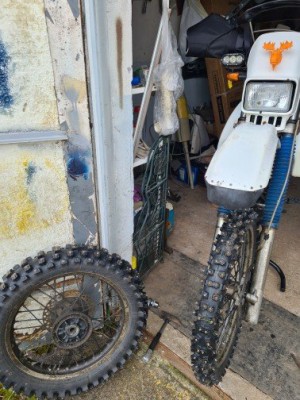 spike-ausbau.jpg (65.57 KiB) 5846 mal betrachtet Spikeräder ausbauen